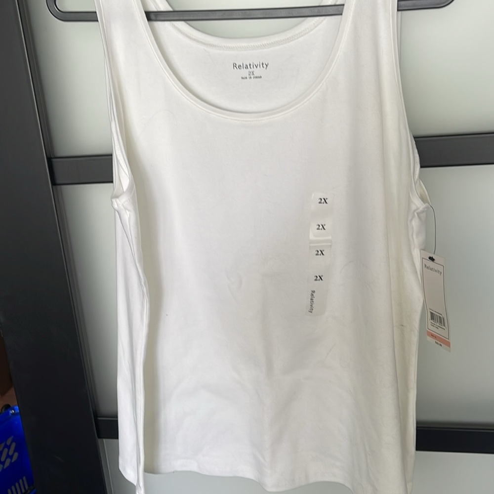 Relativity 2X White Tank Top Not Runs smaller NWT